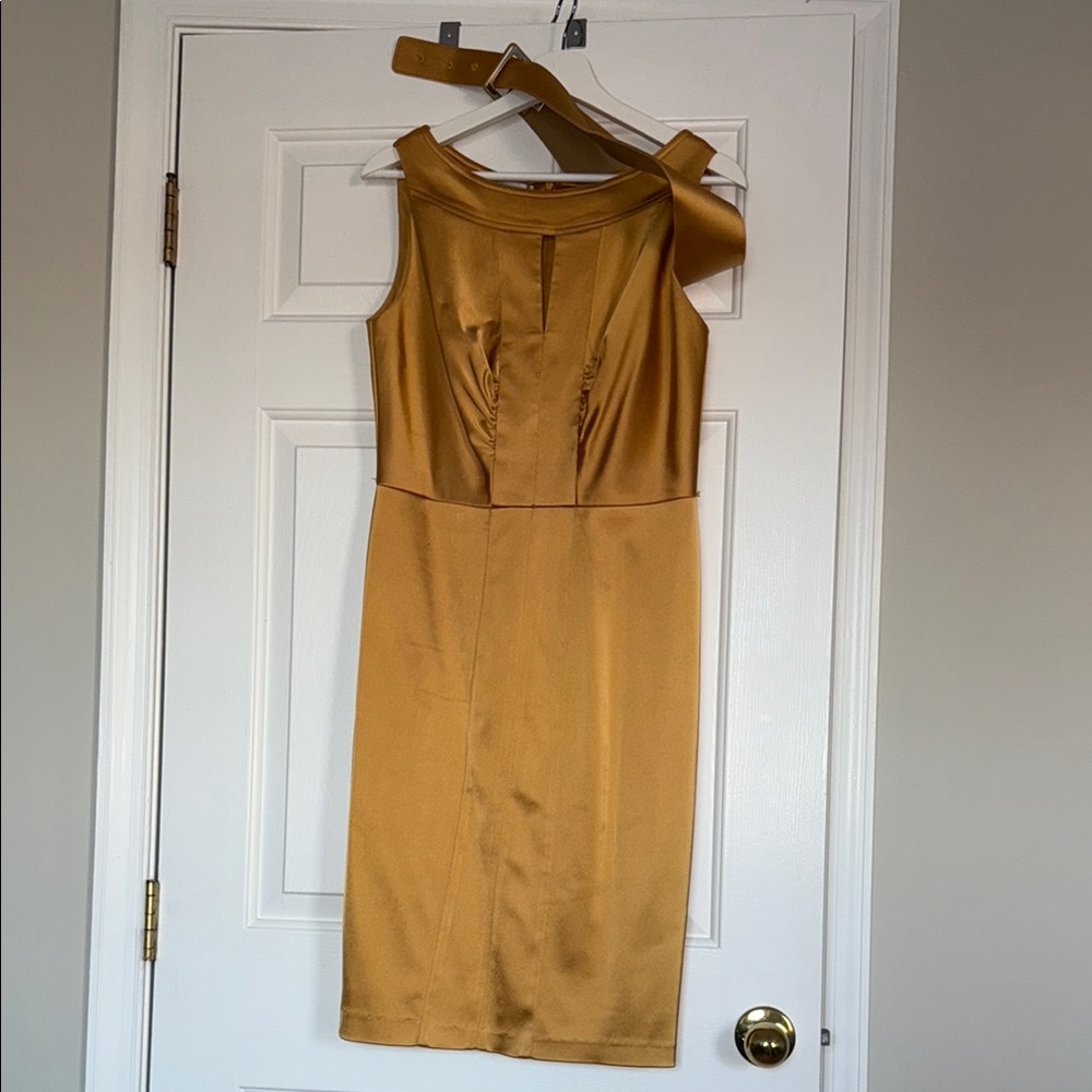 Elegant Gold Sleeveless Dress